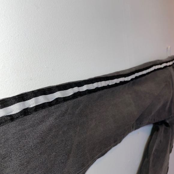 Black Skinny jeans with stripe on the side - Picture 3 of 4